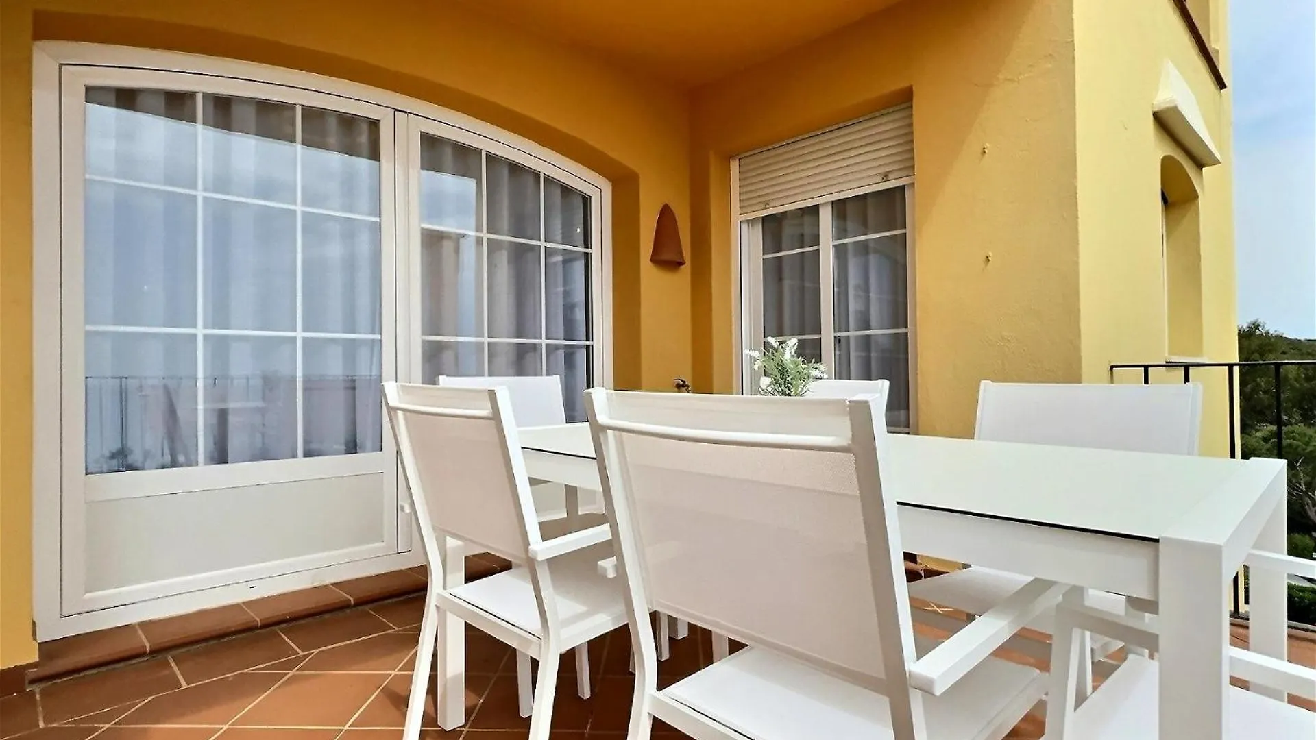 Incredible Sea Views In This Three-Bedroom Penthouse Apartment Сотогранде Испания