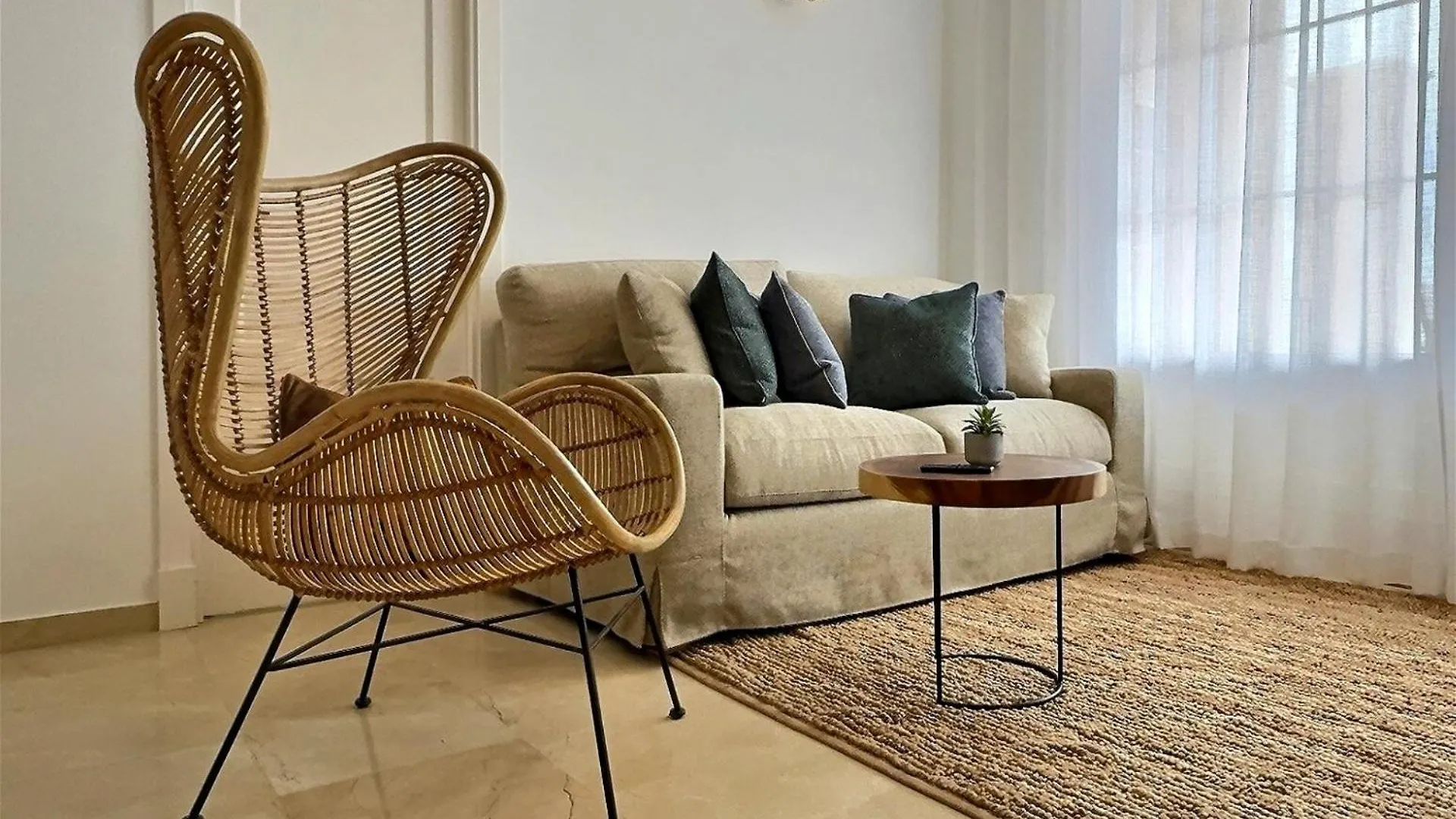 Incredible Sea Views In This Three-Bedroom Penthouse Apartment Сотогранде